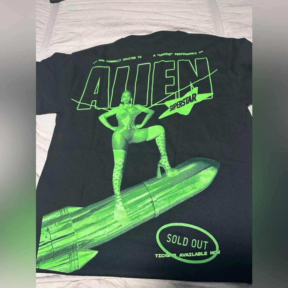 Beyoncé Beyoncé- Alien Superstar T-Shirt RWT2023 Brand New